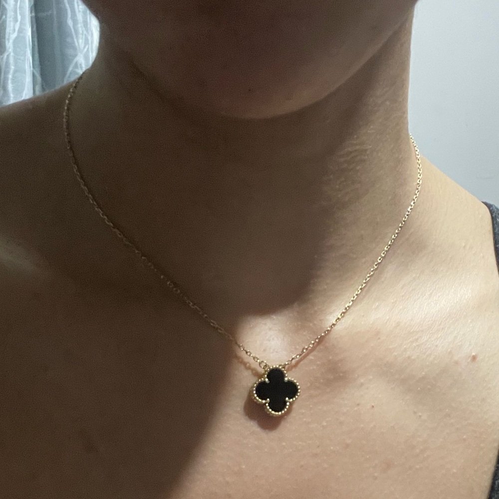 Black clover necklace Alhambra shape